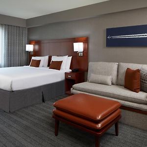 Zimmer mit Kingsize-Bett