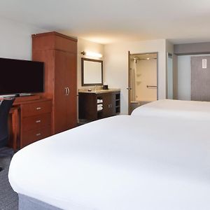 Zimmer mit Kingsize-Bett